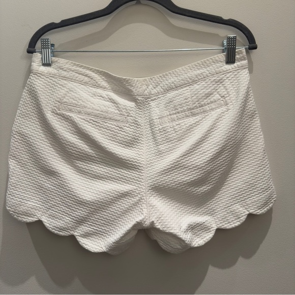 Lilly Pulitzer Bottoms | Women 5" Buttercup Scallop Hem Short Size 6 - Picture 2 of 9